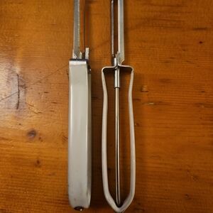 White Metal Vegetable Peelers